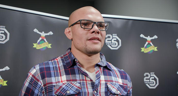 Anthony Smith 500 ezer dolláros óvadék ellenében szabadult