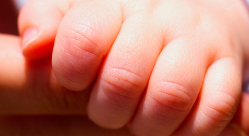 Gólyahír: 42 évesen apa lesz a Barátok közt népszerű sztárja – A baba neme meglepő fordulatot hozott
