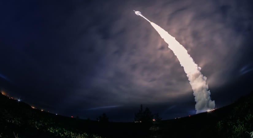 Újabb rakétát lőtt ki Észak-Korea, rendkívüli ülést tartottak Szöulban