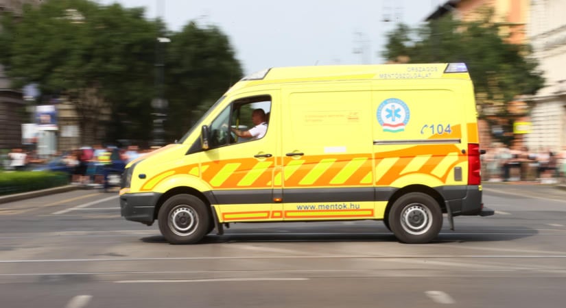 Élet és halál a 42-es főúton: kegyetlen baleset után élesztettek újra egy nőt, egy másik sofőr meghalt - részletek