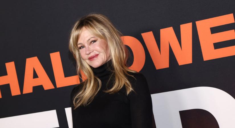 Újabb daganatot távolíthattak el a bőrrákkal küzdő Melanie Griffith arcáról
