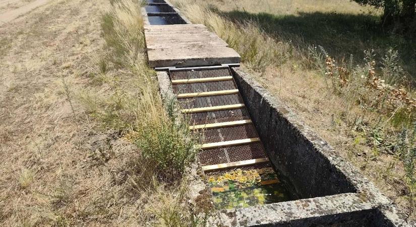 A vadgyilkos öntözőcsatornán nekiálltak életmentő rámpákat felszerelni