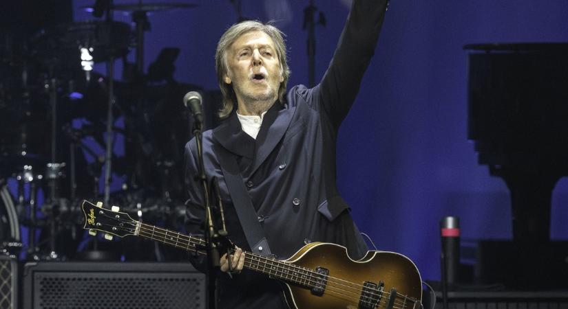 Paul McCartney is fellépett Taylor Swift esküvőjén – 62 év után énekelte el újra ezt az ikonikus Beatles-slágert
