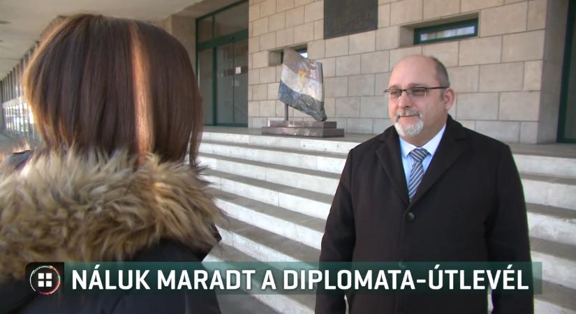 Több volt képviselő sem adta vissza időben a diplomata-útlevelét