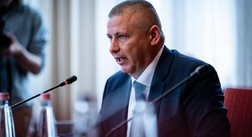 Friss hír érkezett a lezuhant Gripen pilótájáról, megszólalt a honvédelmi miniszter  videó