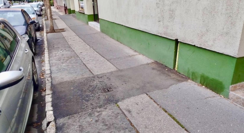 Kiakadt a győri társasház: alig 3 négyzetméter aszfalt feltörése és visszaállítása bruttó 1 millió 270 ezer forintba került az Árpád úton