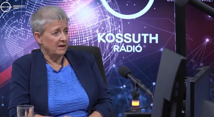 Lannert Judit: a szülőknek is le kell jönni a közösségi médiáról, hiszen nem minta nélkül használják azt a gyerekek