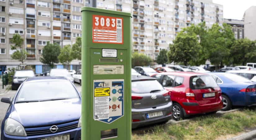 Hatalmas kieséssel számol és fejlesztéseket fagyaszt be az egyik kerület a parkolási bevételek elvétele miatt