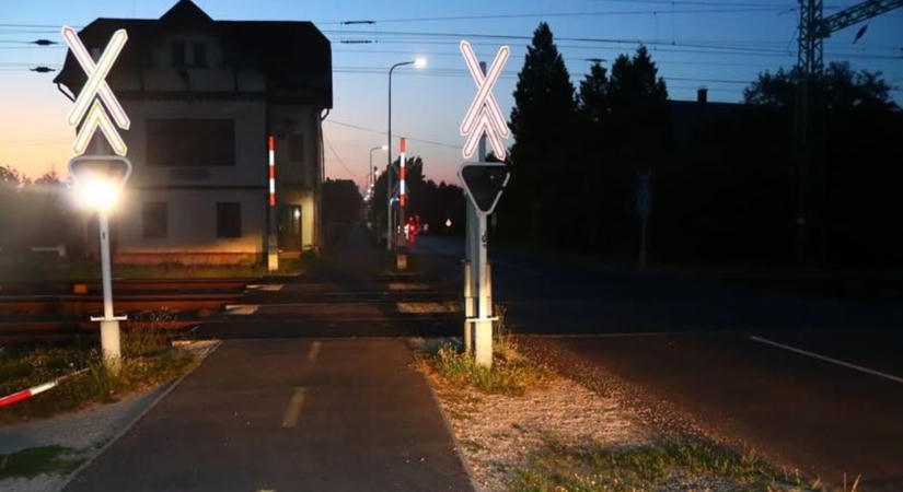 Rongálás történt a körmendi vasúti átjárónál - szemtanúkat keres a rendőrség