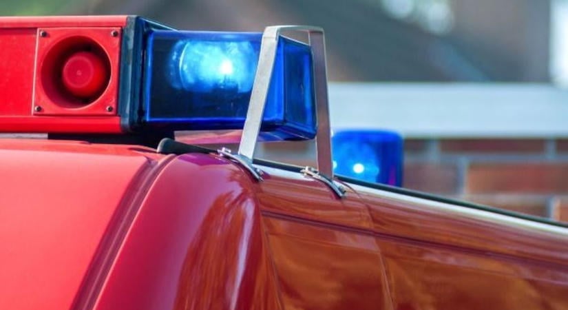 Két szoba és a tetőszerkezet is lángra kapott a melléképületben