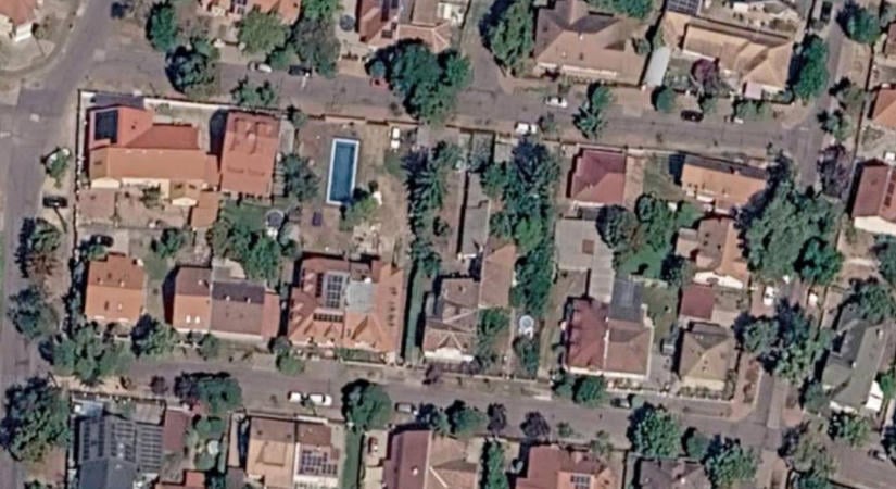 Megtiltották a Google-nek, hogy belenézhessünk vele az emberek kertjébe is műholdas képein keresztül