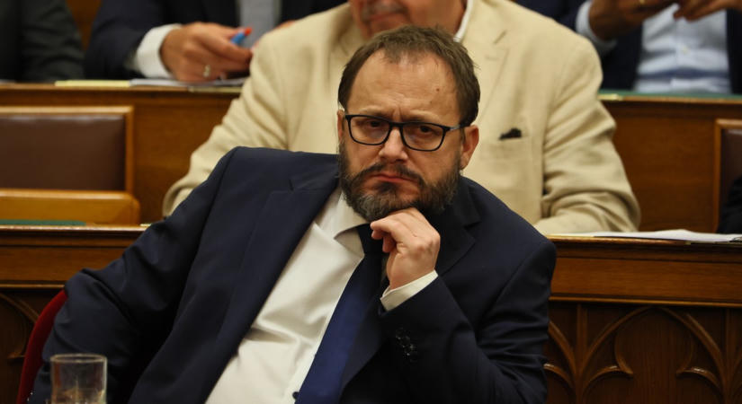 Kármán András bejelentette, mi alapján alakíthatják át a 13. és 14. havi nyugdíjat