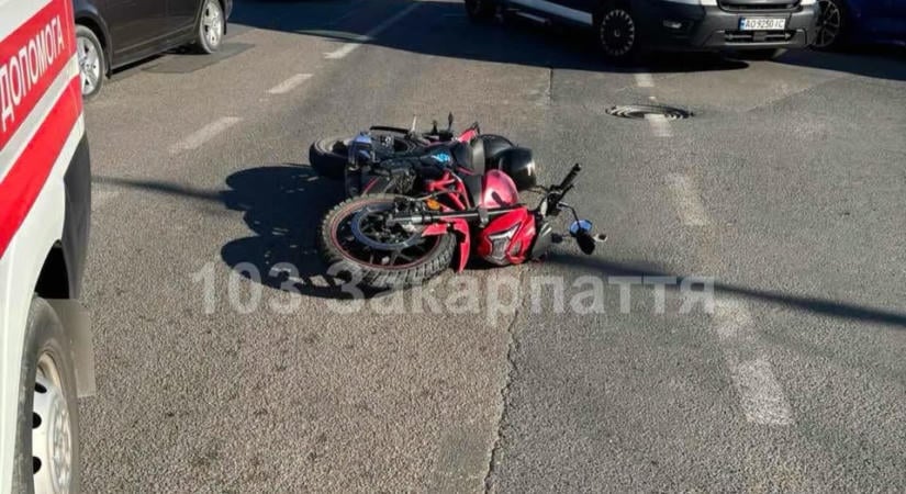 Két 16 éves fiú sérült meg egy motorbalesetben az Ungvári járásban