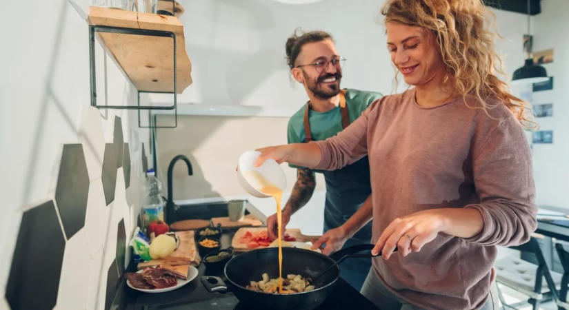 Ettől az egy összetevőtől lesz mennyei a tojásrántotta – a titok a hűtőben lapul