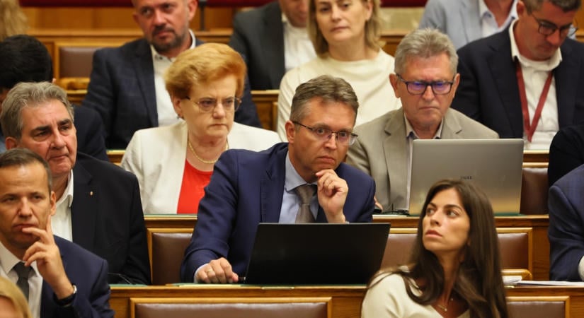 Orbán Viktor élőben - Hankó Balázs a Parlamentben, egyenesen az ügyészségre megy a családjával - beidézték