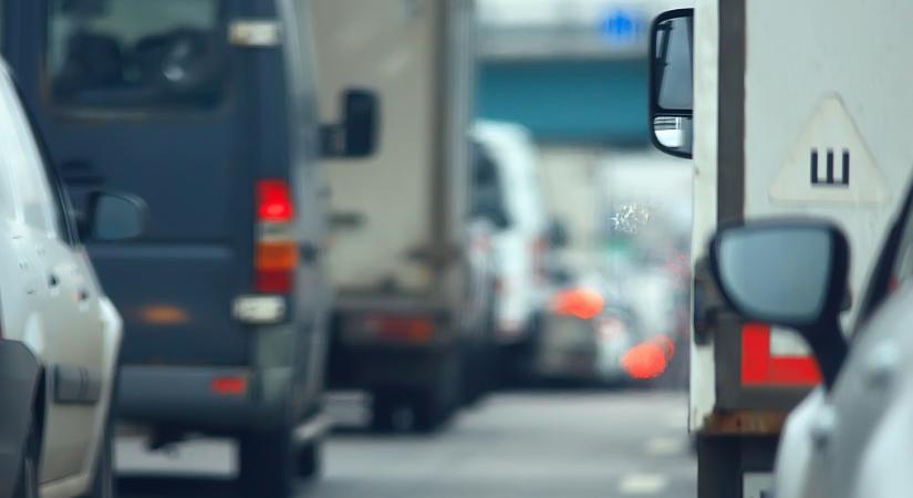 Az M7-esen áll a forgalom, az M0-áson megindult