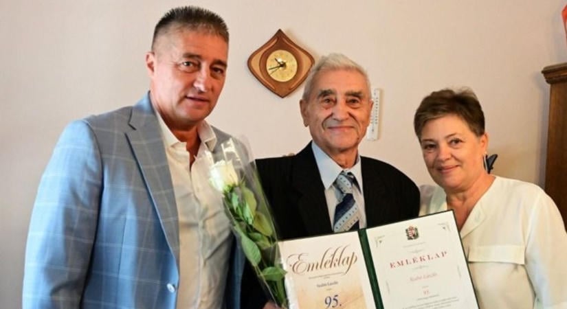 Nem akárki lett 95 éves Nyíregyházán, így ünnepelték a helyi közösség megbecsült alakját