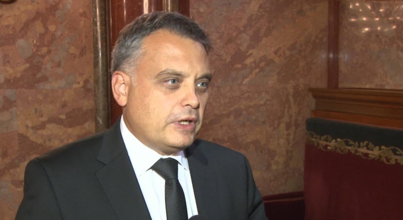 Mintegy tízezer hátrányos helyzetű diákot érint a kormány késlekedése (VIDEÓ)