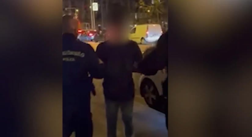 Kábítószert árultak az autójukból, majd késekkel és pisztollyal fenyegetőztek Budapesten