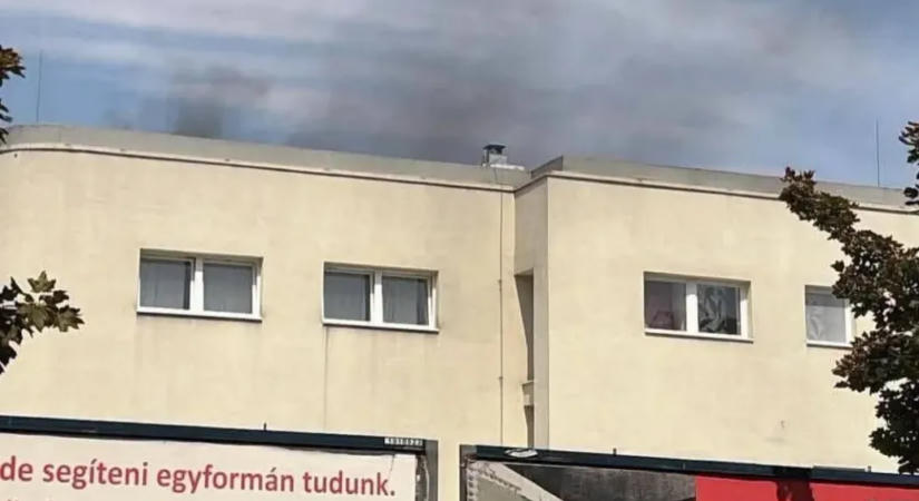 Tűz volt a Marczibányi téri asztalitenisz csarnokban