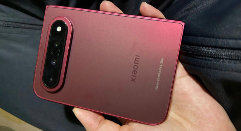 Kiszivárogtak az első élőképek a Xiaomi 18 Foldról