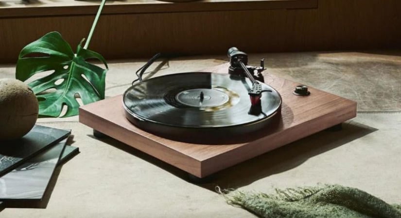 Hogyan állítsunk össze otthoni hifi-rendszert? A lemezjátszó és a megfelelő hangszórók összehangolása