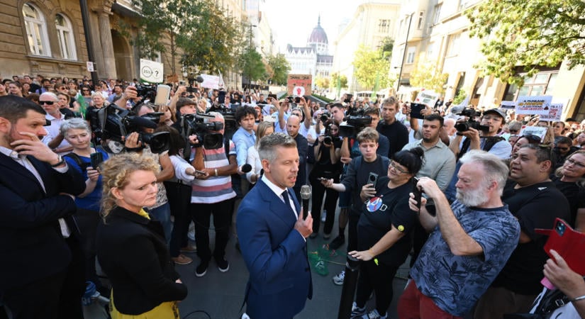 Magyar Péter átvette a szociális ágazatban dolgozók követeléseit