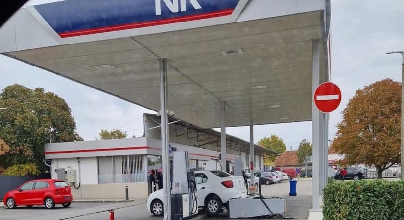 Nagyon csúnyán végződött egy tolatás az érdi benzinkúton