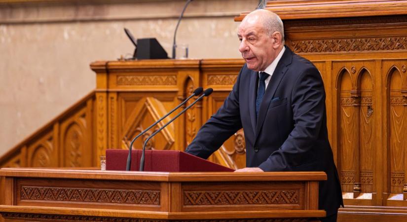 Először jelentkezett Sulyok Tamás az alaptörvény-módosítás elfogadása óta