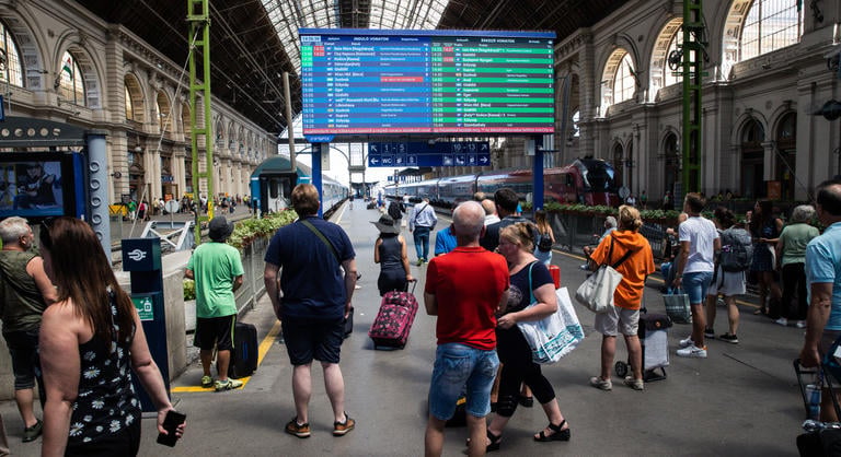 „Maffiaszerűen” szabott tenderek, életveszélyes fenyegetések, eltűnő milliárdok – feltártuk a MÁV zárt világát