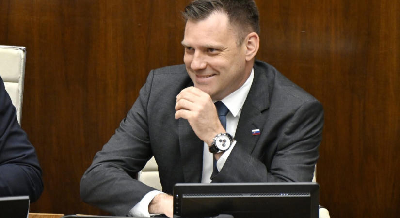Az állami vagyon értékesítésének leállítására szólítja fel az SNS Tomáš Tarabát