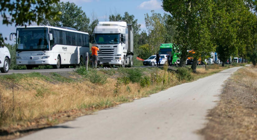 Hármas karambol az 52-es főúton: fotókon mutatjuk a baleset helyszínét