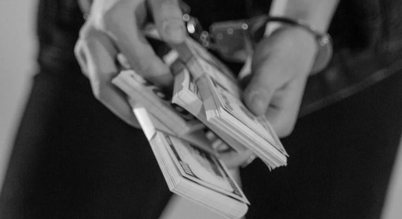 Egymilliárd forint korrupciós pénzt vihetett másoknak – mégsem tartóztatták le a Volánbusz-ügy gyanúsítottját