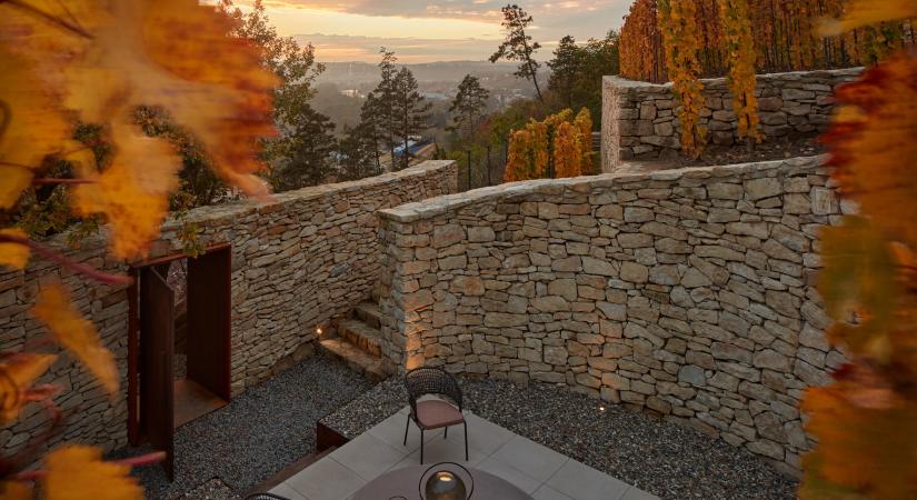 Fibonacci ihlette ezt a hangulatos szabadtéri borozót