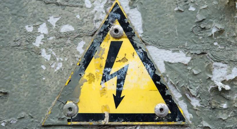 Úgy is érhet áramütés, hogy hozzá sem érsz a vezetékhez - A Bethesda Gyermekkórház figyelmeztet