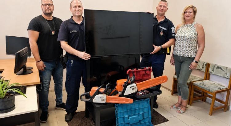 Okostévékkel, láncfűrészekkel távozott a múcsonyi