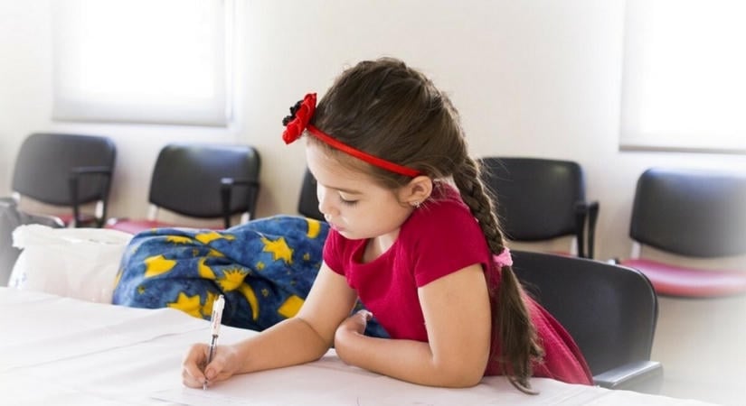 Új korszak kezdődik az olasz iskolákban, visszatér a folyóírás és a latin