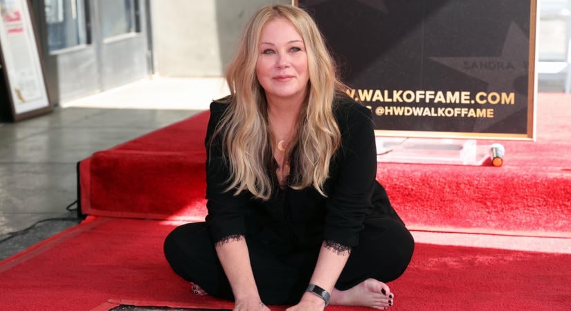 Így néz ki a hónapokig tartó kórházi kezelések után Christina Applegate – videóban mutatta meg magát