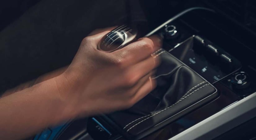 Kamu kézi váltó kerülhet a benzines Porschékba