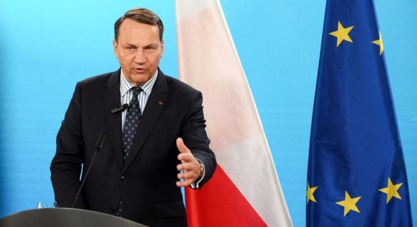 Üzent Sikorski: Magyarország megvonta a menedékjogot két lengyel ellenzéki politikustól, de van egy csavar a történetben