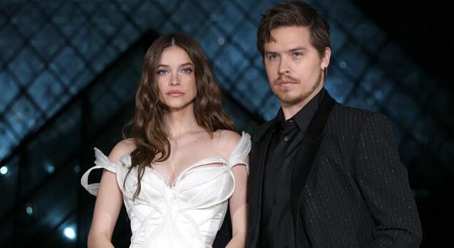A vörös szőnyeg helyett Pokémon kártyákat vadászott Palvin Barbara és Dylan Sprouse
