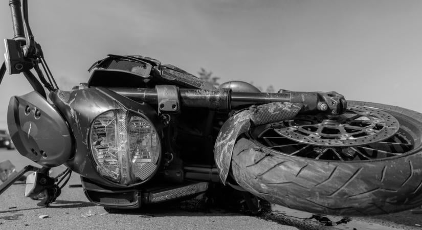 Tragédia a Balatonnál! A motoros életét nem tudták megmenteni