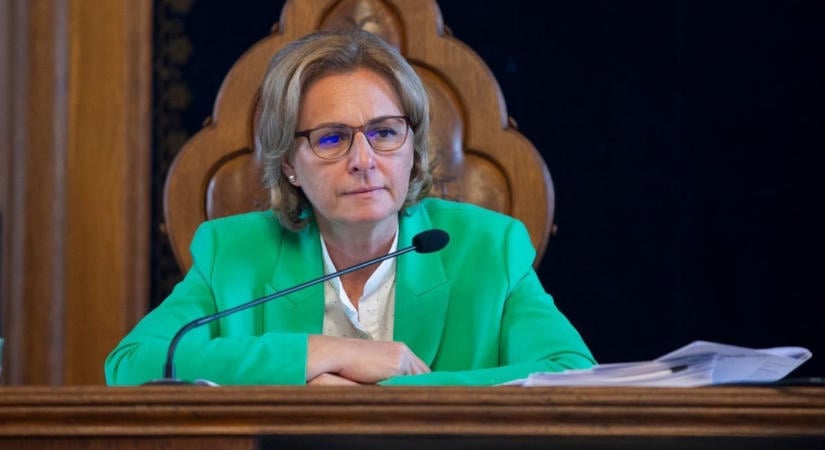 Új frakció és narancsdobálás a kecskeméti közgyűlésen