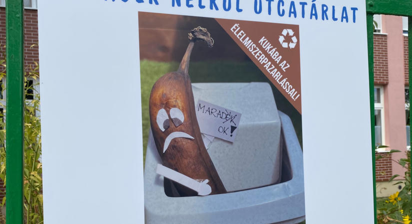 Utcatárlat került a Varga Tamás iskola kerítésére