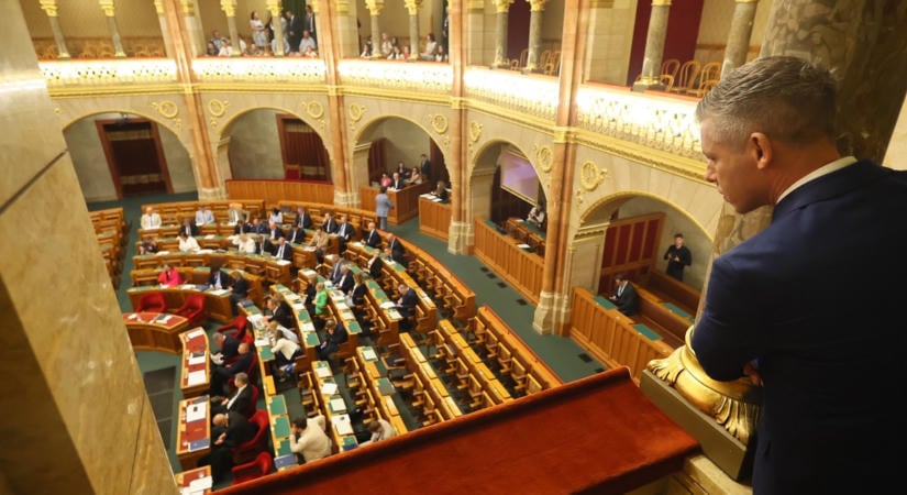 Nem engedték be a Partizánt a Parlamentbe – elképesztő magyarázatokkal állt elő a médiahatóság