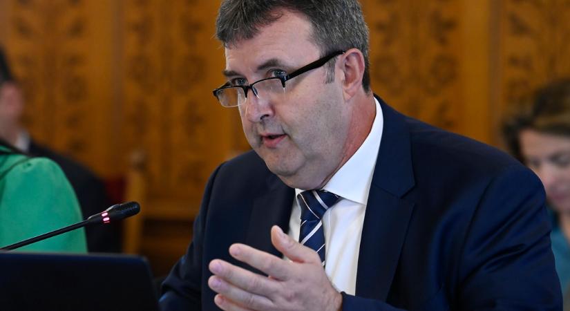 Palkovics László átadta az ITM épületét Csák Jánosnak