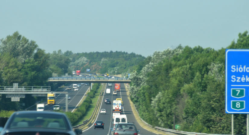 Baleset Pákozdnál az M7-es autópályán