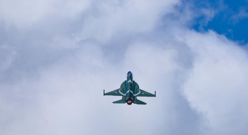 Támadást indított az atomhatalom: harcba indultak a vadászgépek, sokan meghaltak