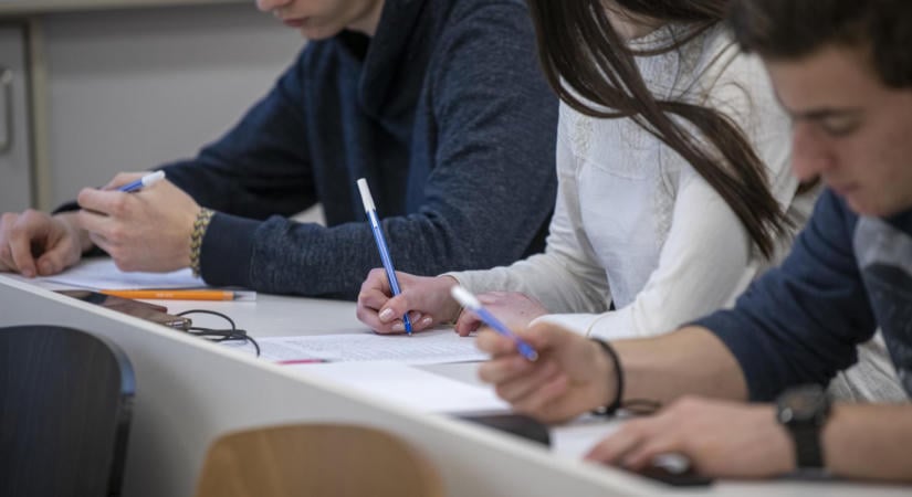 Folytatódik a rövidített iskolaigazgatóképzés, a jelentkezéshez fenntartói jóváhagyás szükséges