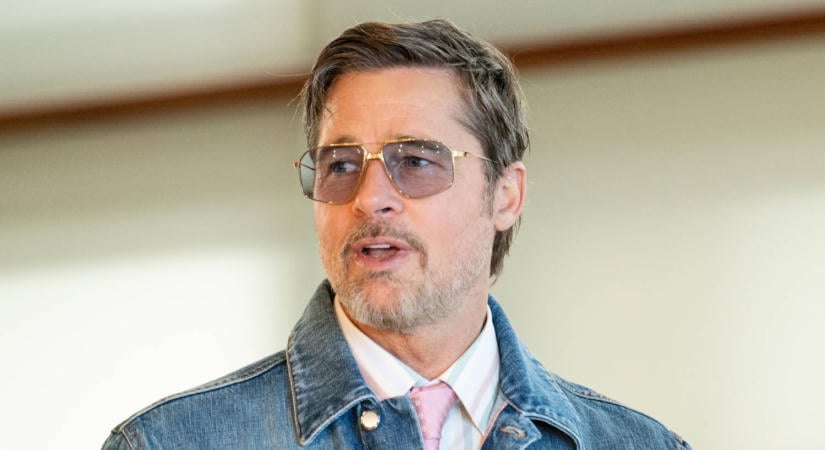 Brad Pitt 33 éves barátnője mélyen dekoltált ruhában vonta magára a figyelmet